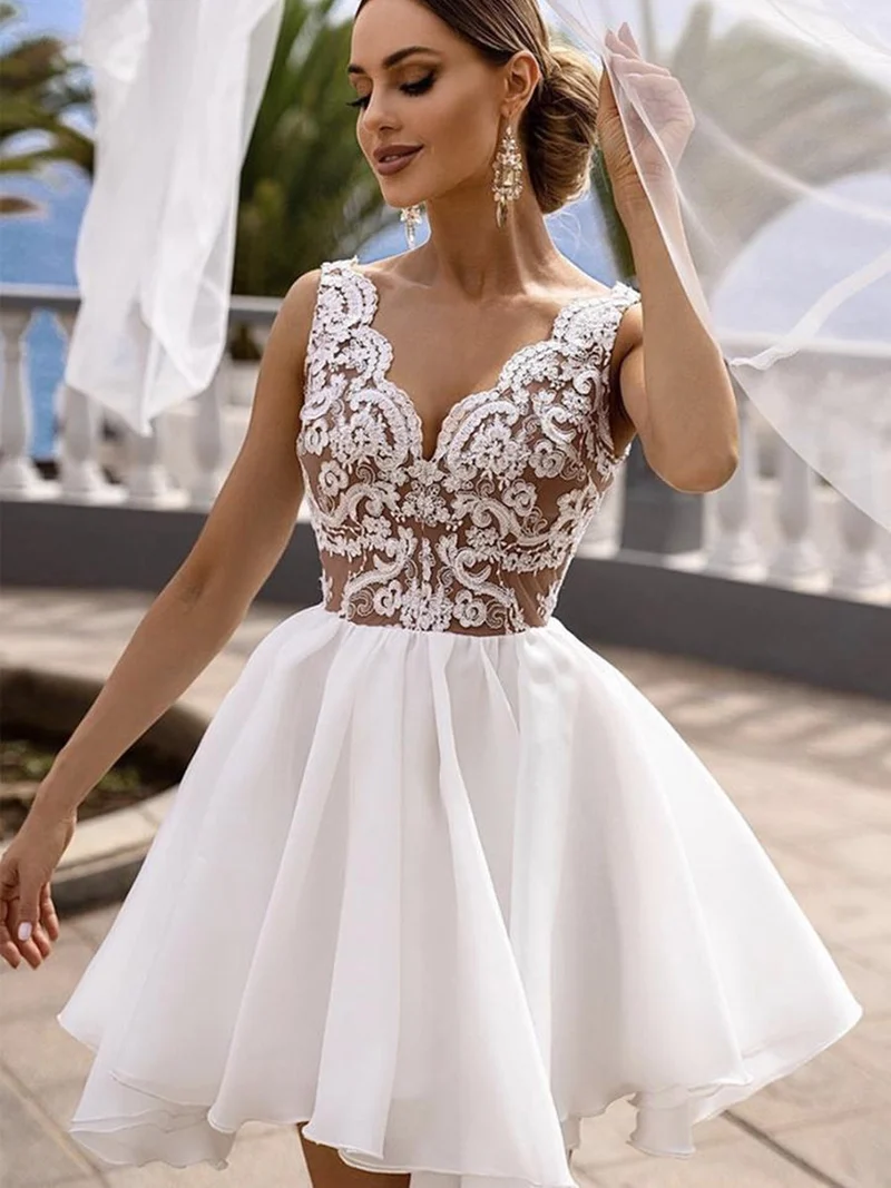 Robe de bal courte élégante en dentelle blanche, coupe trapèze et col en V, pour la remise des diplômes et le retour à la maison