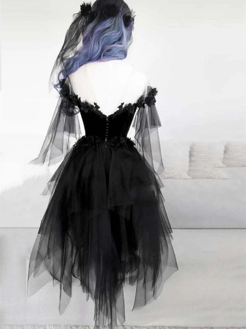 Robe de bal élégante en dentelle noire à épaules dénudées et jupe bouffante pour le retour à la maison