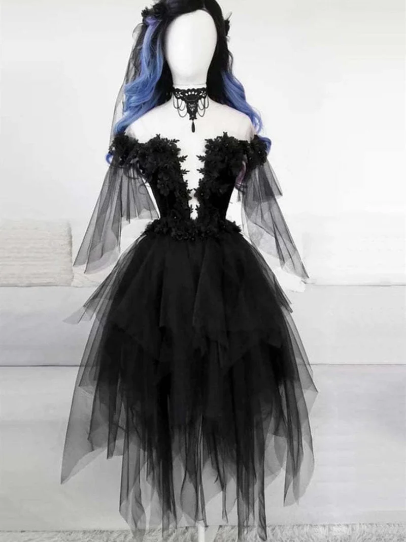 Robe de bal élégante en dentelle noire à épaules dénudées et jupe bouffante pour le retour à la maison