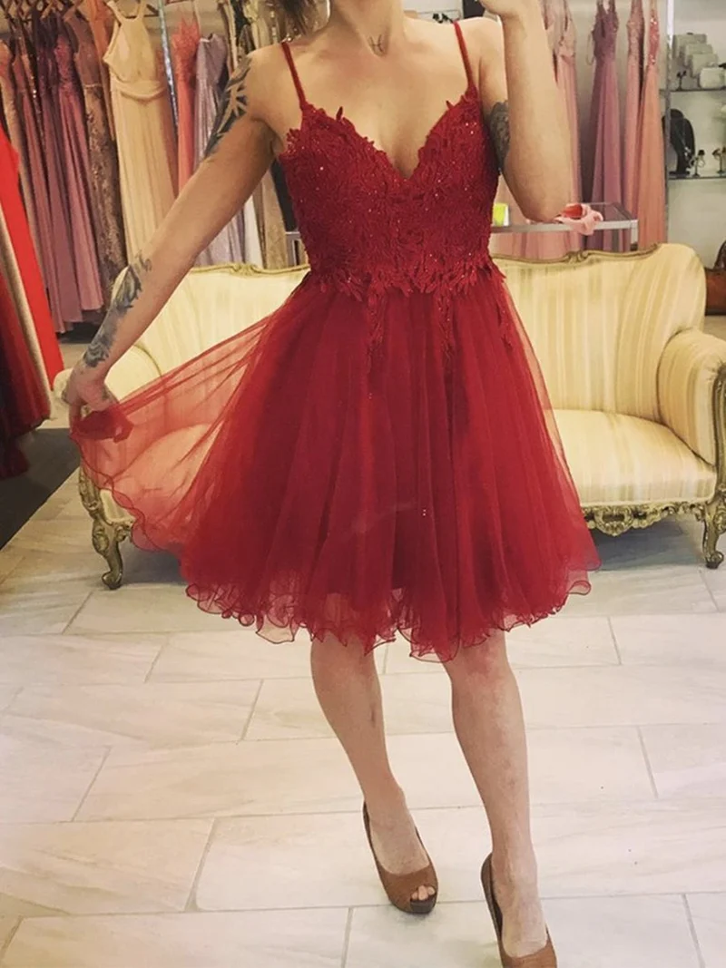 Robe de bal courte élégante en dentelle rouge à pinces et col en V, robe de soirée de remise de diplôme rouge foncé