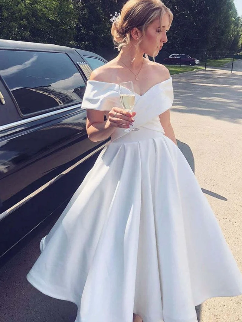 Robe de bal élégante en satin blanc à épaules dénudées, longueur thé : robe de soirée chic et formelle