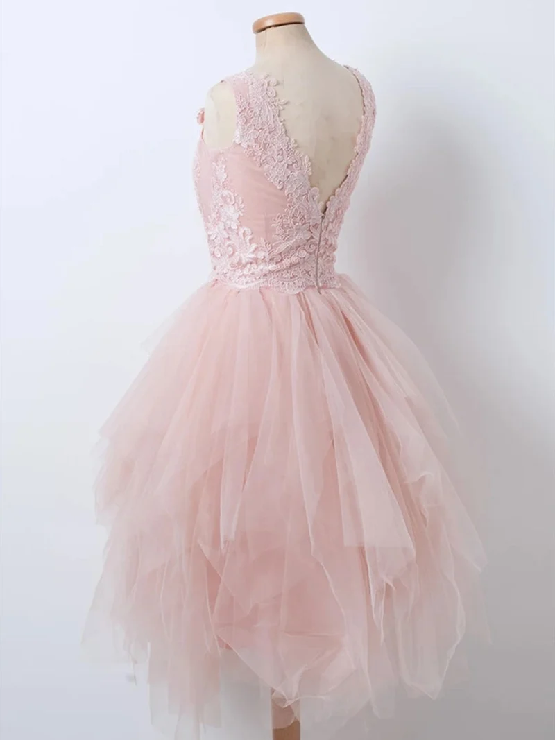 Robe de bal courte en dentelle rose élégante à col en V, idéale pour les cérémonies de remise de diplômes et de retour à la maison