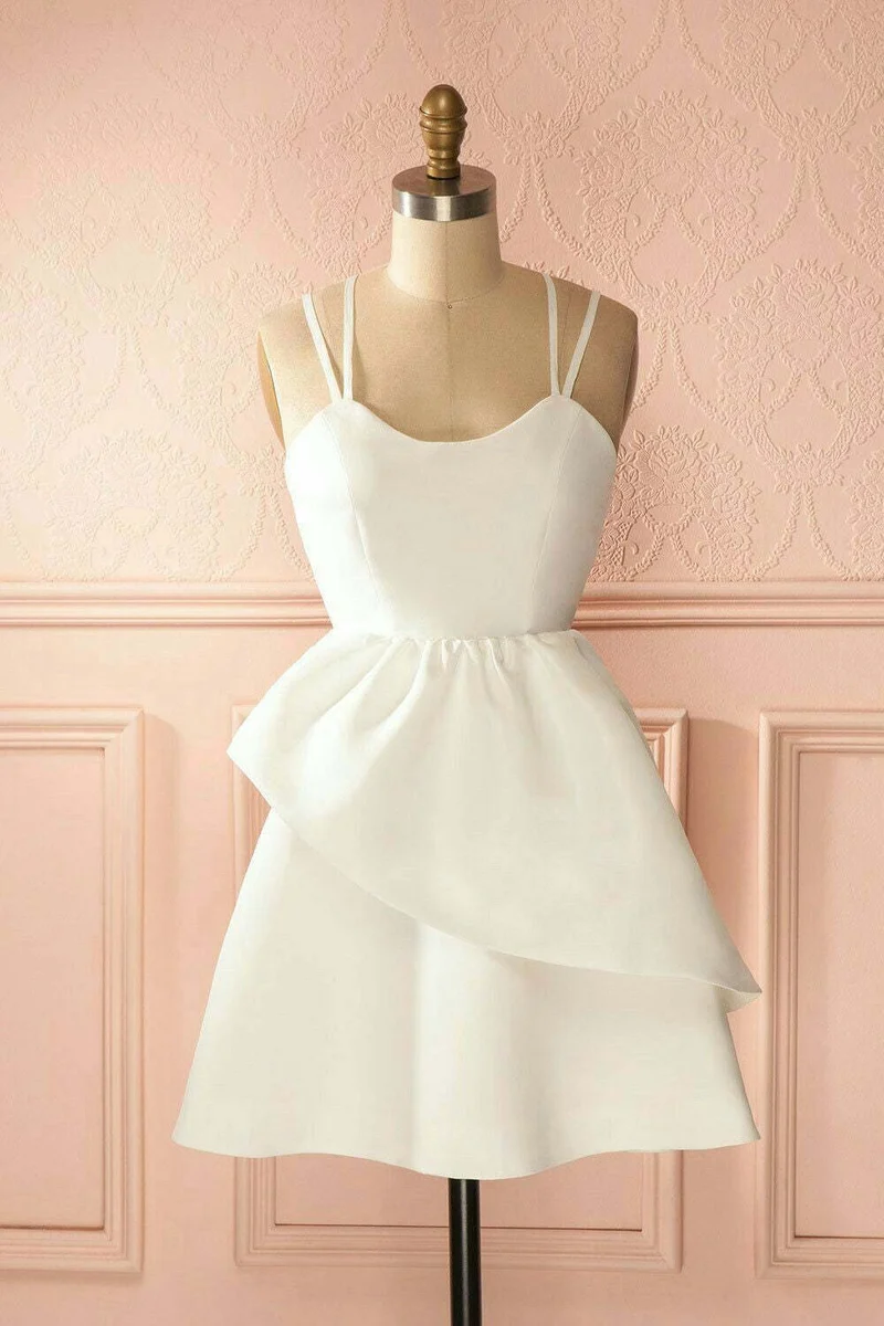 Robe de bal blanche élégante à encolure haute et basse : dos nu, devant court, style retour à la maison