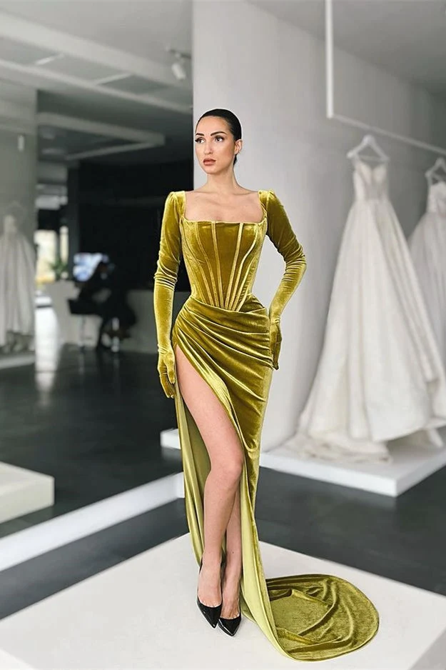 Robe de bal élégante en velours, manches longues, col carré et fente haute - Coupe sur mesure