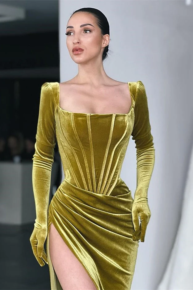 Robe de bal élégante en velours, manches longues, col carré et fente haute - Coupe sur mesure