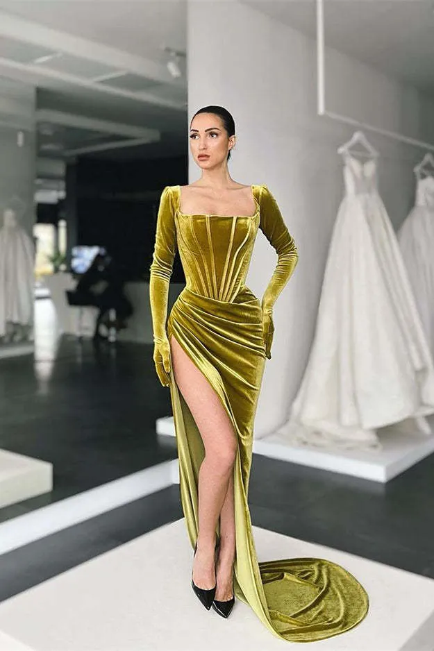 Robe de bal élégante en velours, manches longues, col carré et fente haute - Coupe sur mesure
