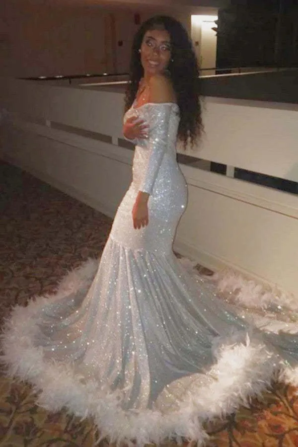 Robe de bal sirène à paillettes et épaules dénudées avec manches longues en plumes