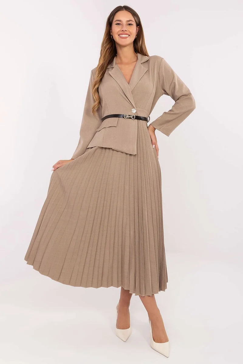 Robe beige plissée midi chic manches longues