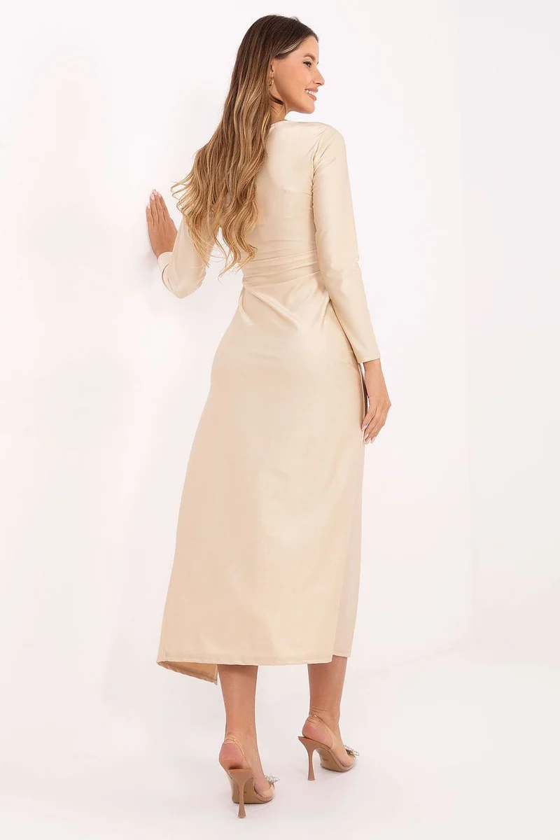 Robe de soirée beige fendue manches longues