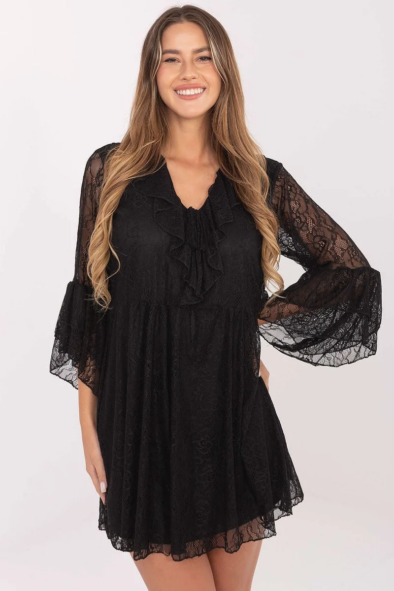 Robe de cocktail courte en dentelle noire