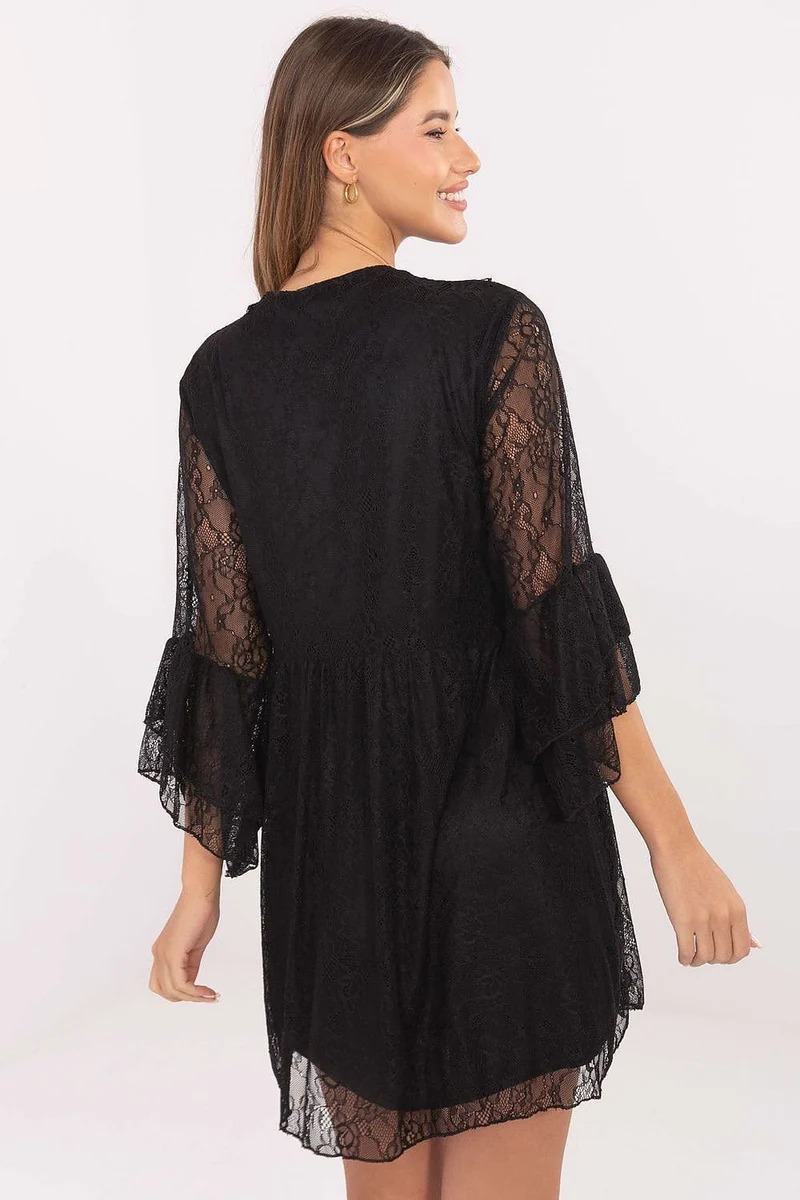 Robe de cocktail courte en dentelle noire