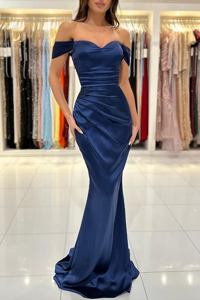 Robe de bal longue plissée bleu roi à épaules dénudées et décolleté en cœur
