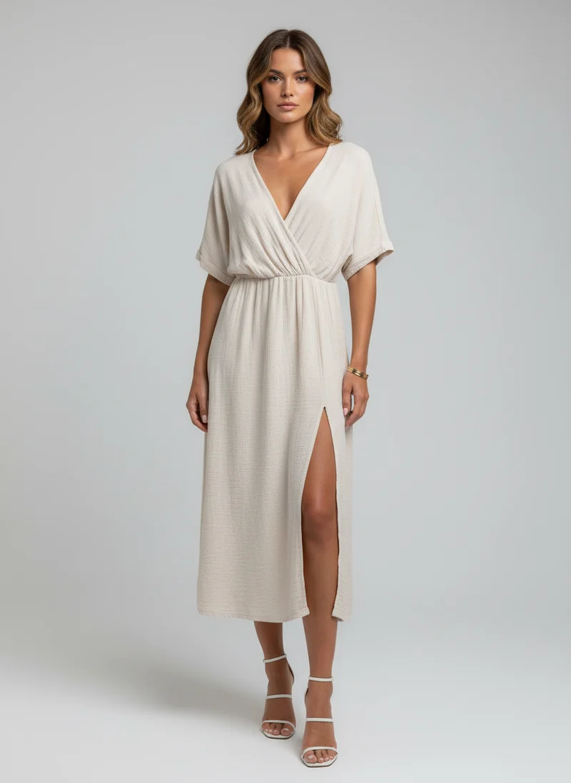 Robe Midi Portefeuille Élégante à Fente Latérale et Manches Trois-Quarts