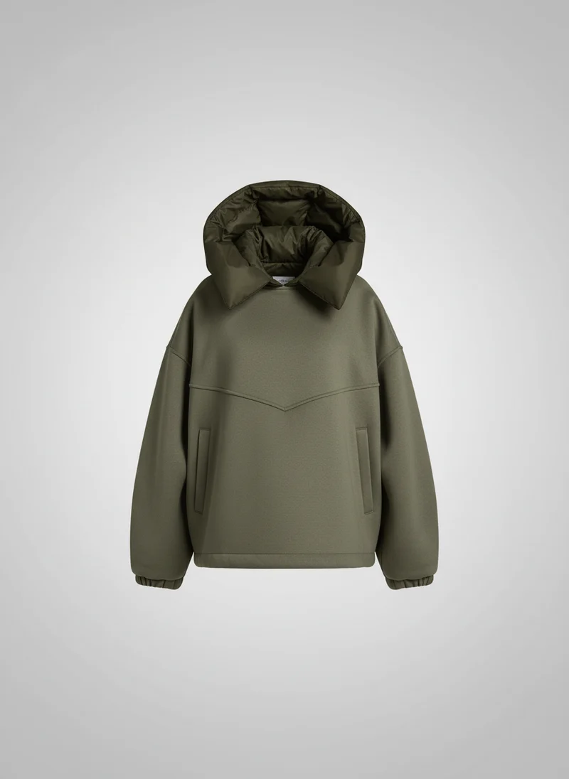 Veste à capuche femme élégante coupe moderne