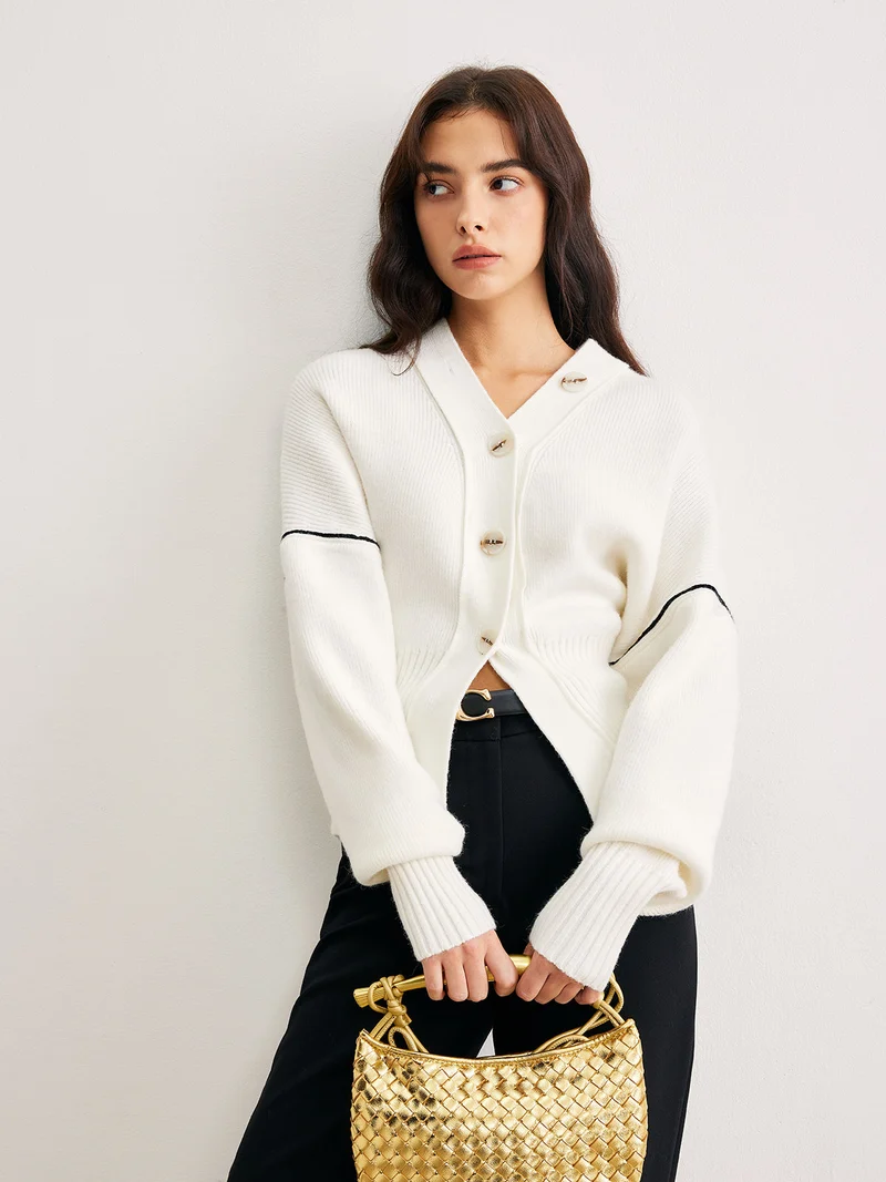 Cardigan Femme Col V Ample avec Détails Contrastants