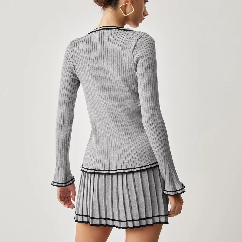 Ensemble Cardigan Côtelé et Jupe Plissée Élégante
