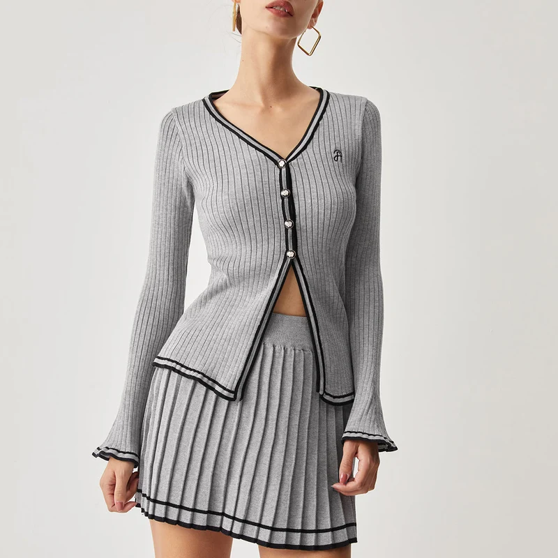 Ensemble Cardigan Côtelé et Jupe Plissée Élégante