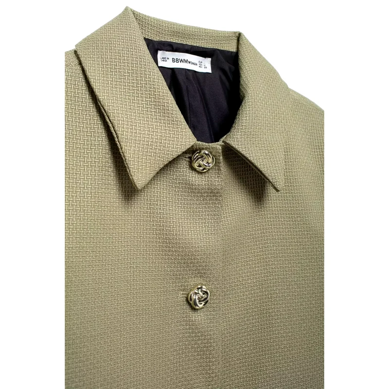 Blazer Court Beige Femme à Boutons Dorés, Élégance Mi-Saison