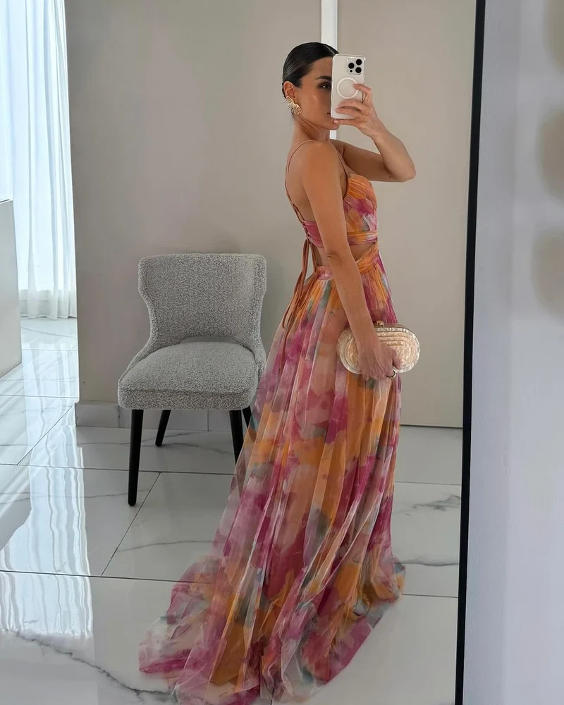 Robe d’Été Légère à Motif Floral – Silhouette Féminine Élégante