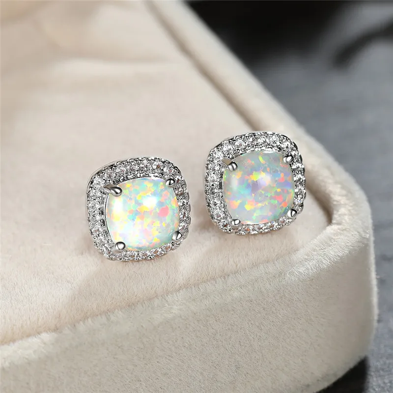 Boucles d'Oreilles Élégantes en Argent avec Opale de Feu Blanc Rond