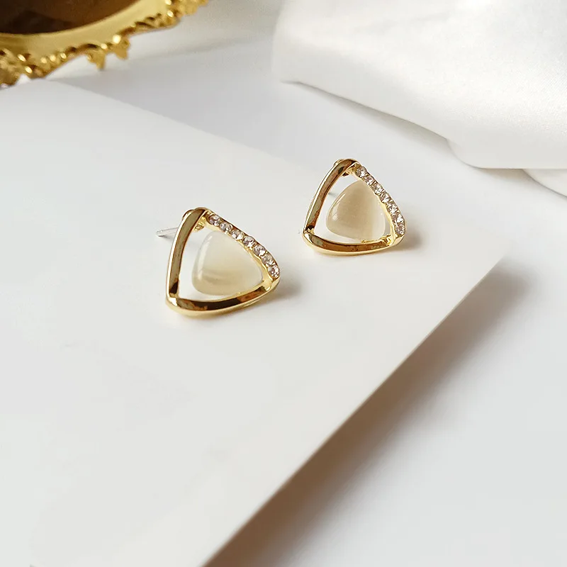 Boucles d'oreilles Sophistiquées Triangulaires avec Opale et Cristaux