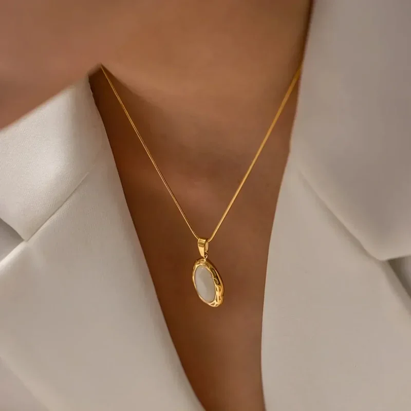 Collier Plaqué Or avec Opale Œil de Chat Ovale