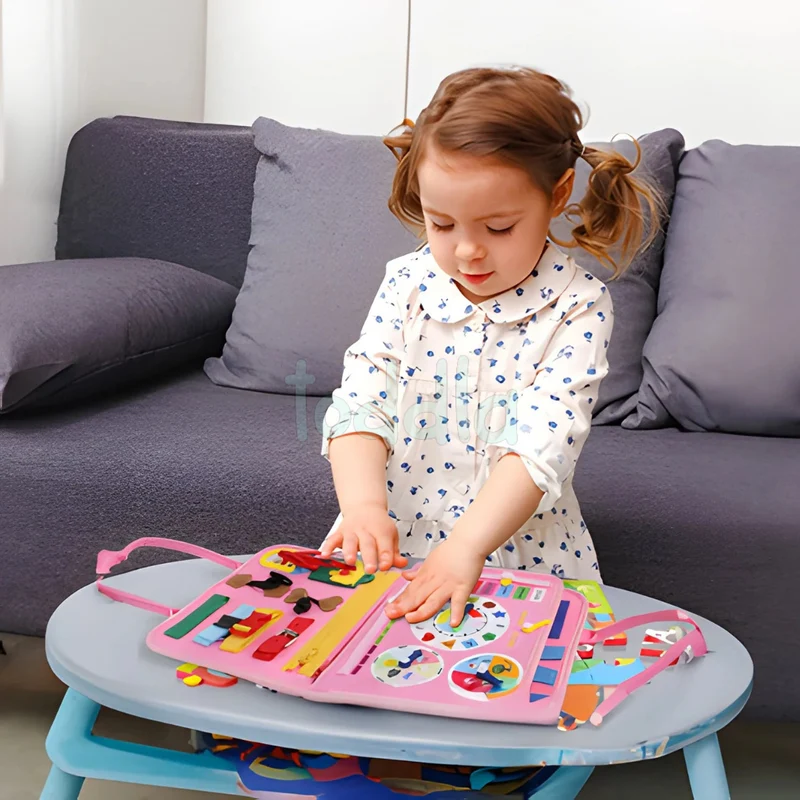 Tableau d’activités pour enfants avec boutons