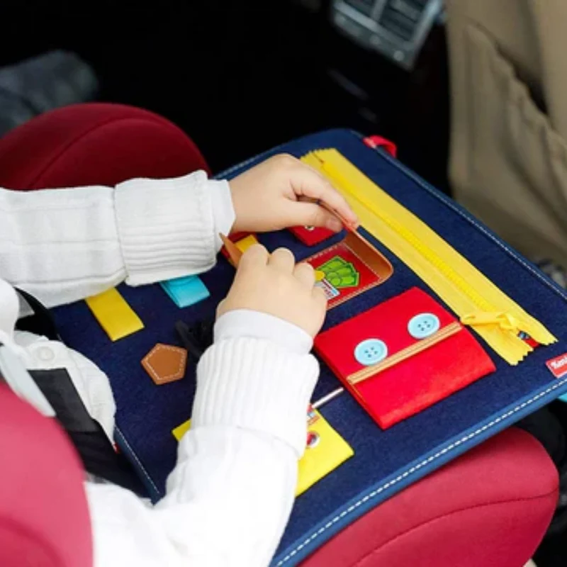 Tableau d’activités pour enfants avec boutons