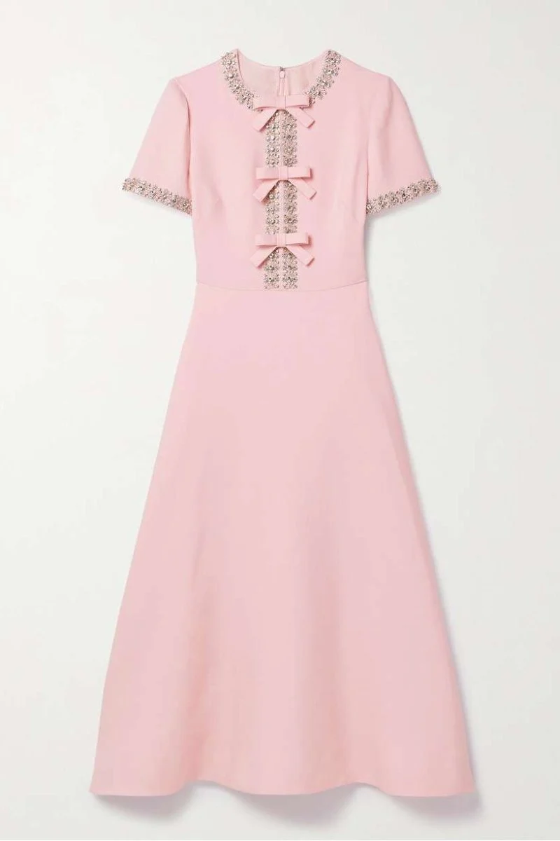 Robe midi en satin avec nœud et embellissements en cristal