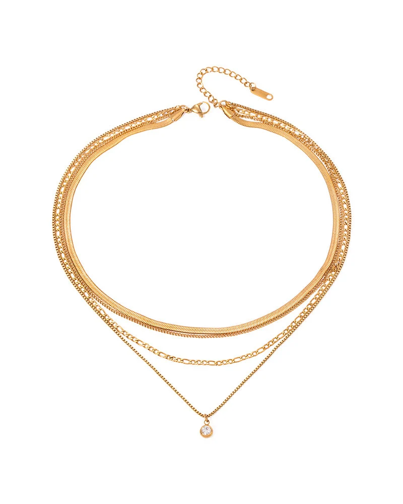 Collier Superposé Avec Toutes Les Chaînes