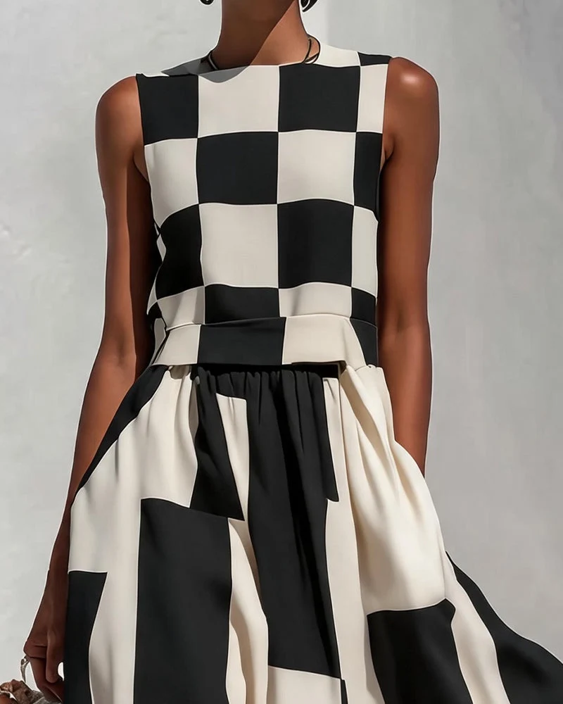 Robe Sans Manches À Col Rond Et À Carreaux