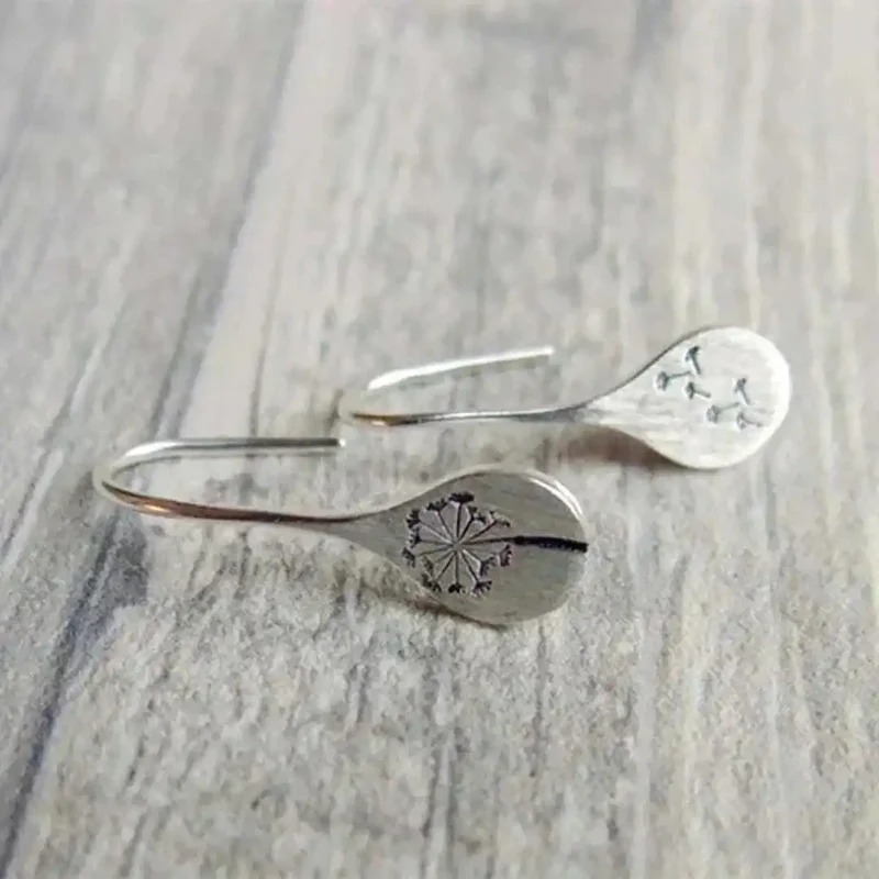 Boucles d'Oreilles Vintage en Argent avec Design de Fleur
