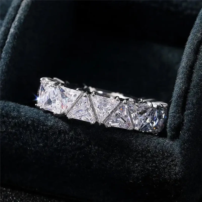 Bague en Pierre Triangulaire Vintage
