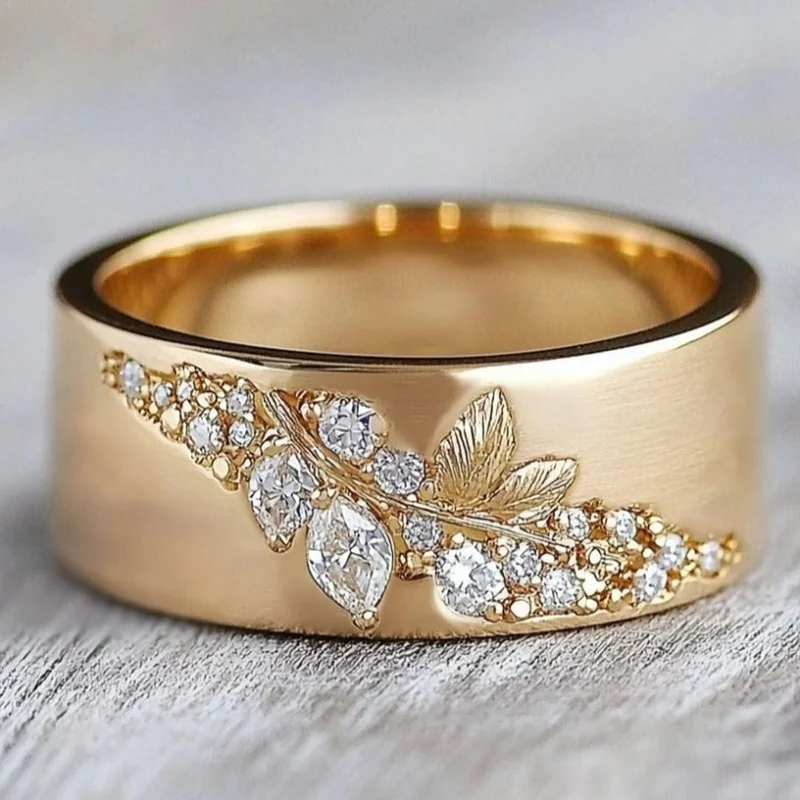 Bague en Feuille avec Incrustation de Zirconia Dorée Exquise