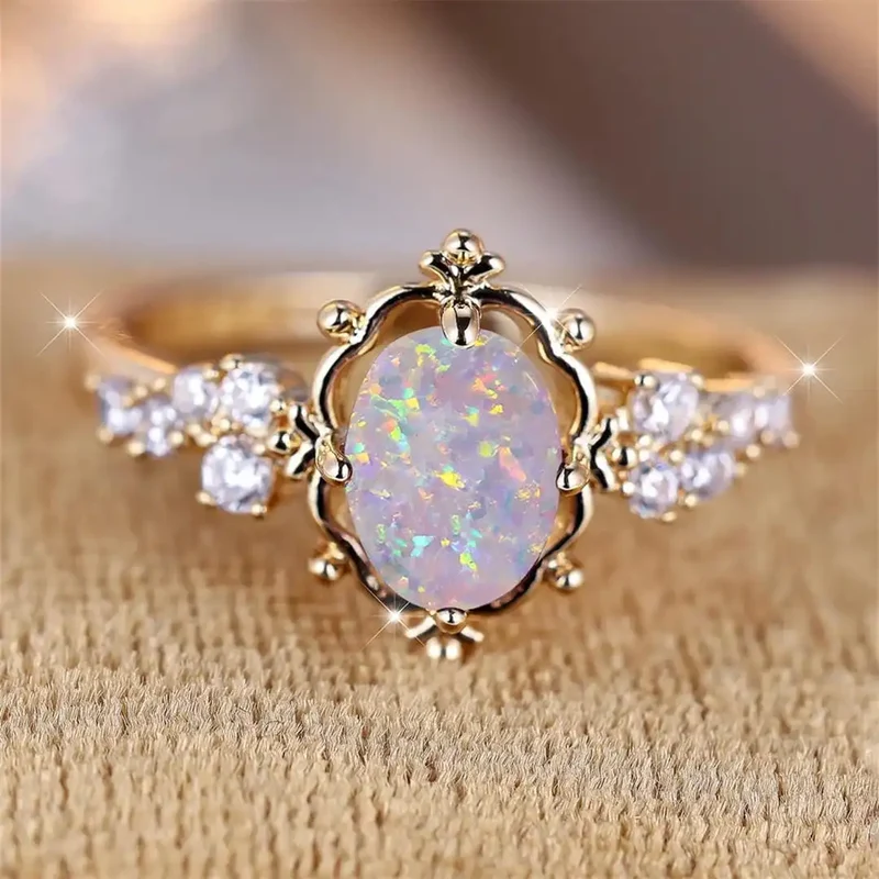 Bague Fleur en Opale Blanche Ovale