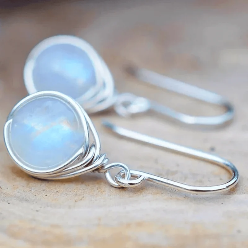 Boucles d'oreilles pendantes en pierre de lune argentée