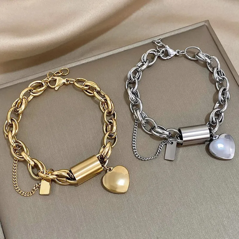 Bracelet épais en forme de cœur en or