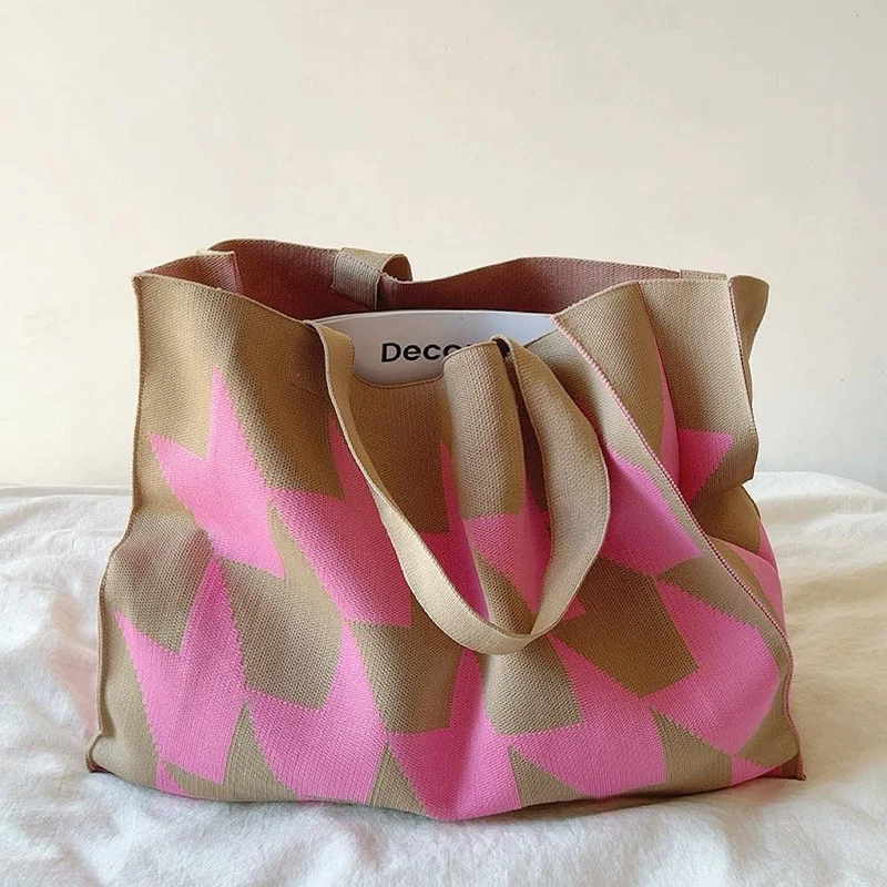 Totebag femme motif géométrique pratique
