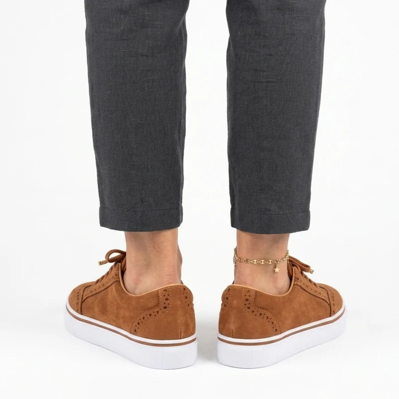 Chaussures de marche femme — semelle compensée et bout fleuri — loisirs