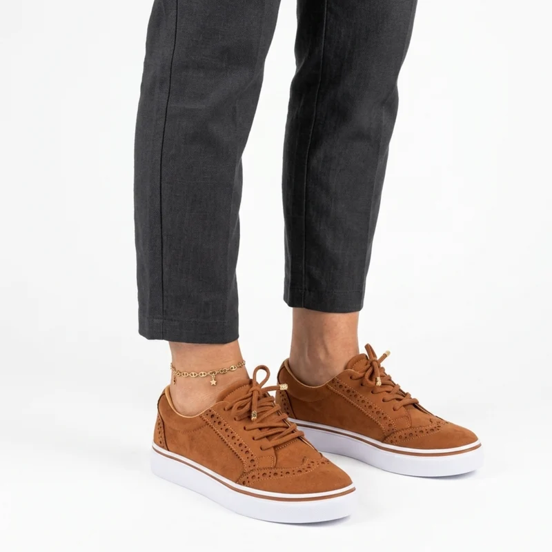 Chaussures de marche femme — semelle compensée et bout fleuri — loisirs
