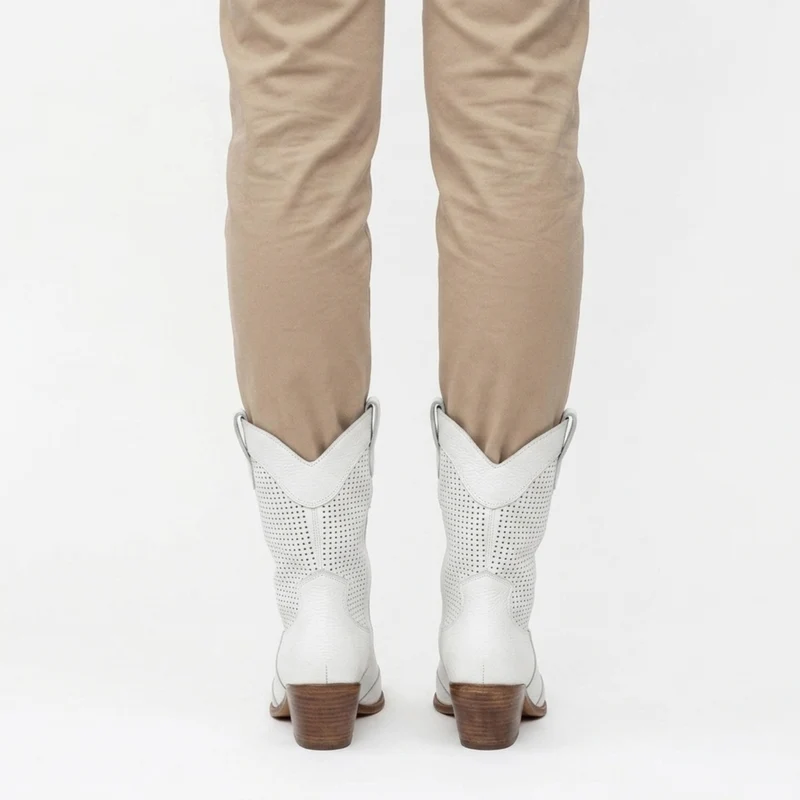 Bottines cowboy femme — en cuir — mi-mollet — usage quotidien