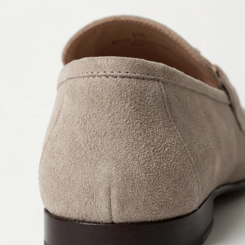 Mocassins en daim homme — détail mors — bureau et cérémonie