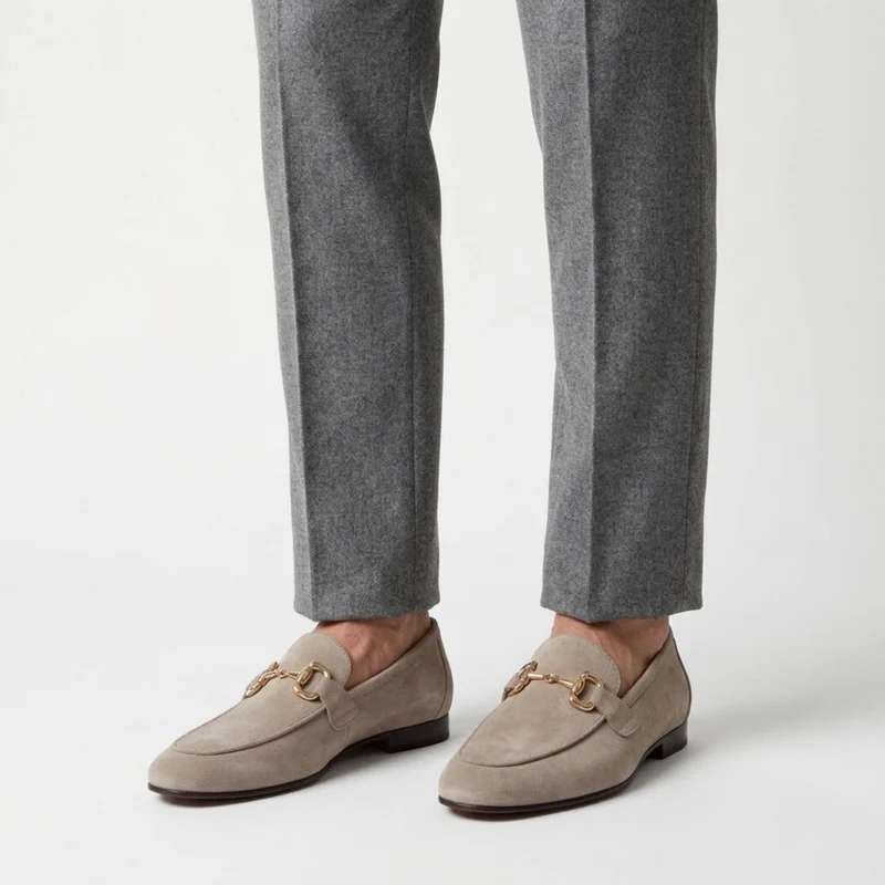 Mocassins en daim homme — détail mors — bureau et cérémonie
