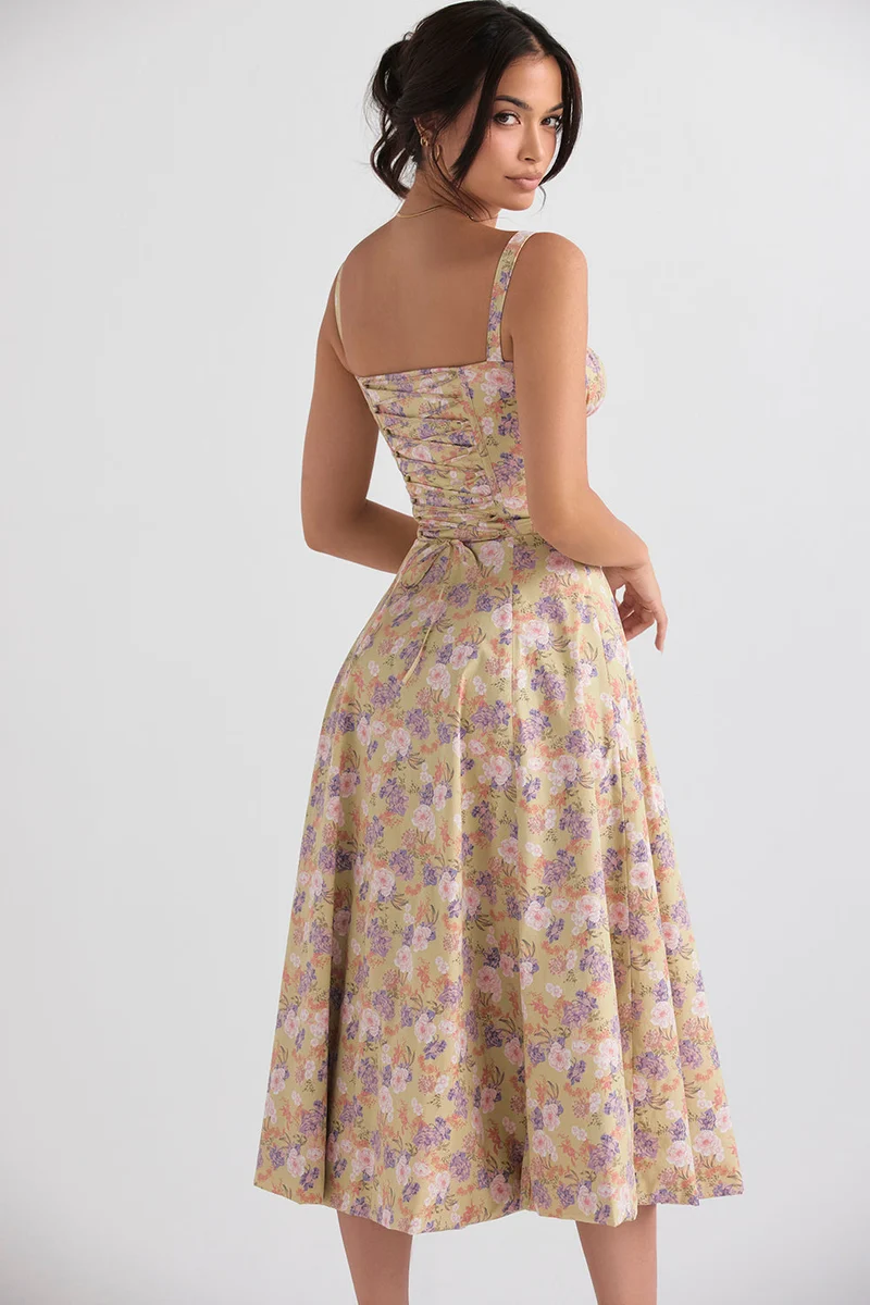 Robe moulante bustier à fleurs et taille découverte