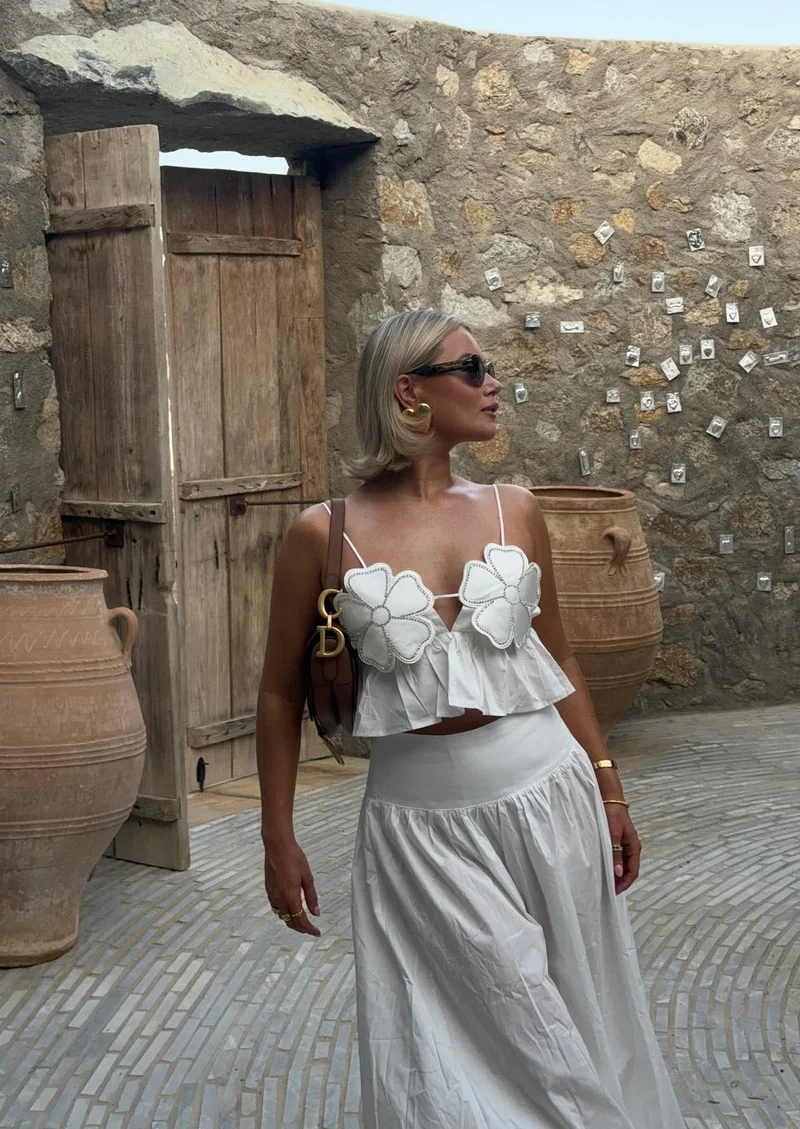 Blouse blanche à manches volantées pour femmes