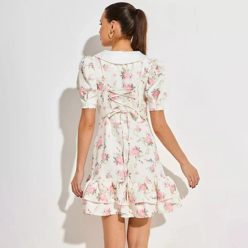 Robe courte à volants avec manches bouffantes