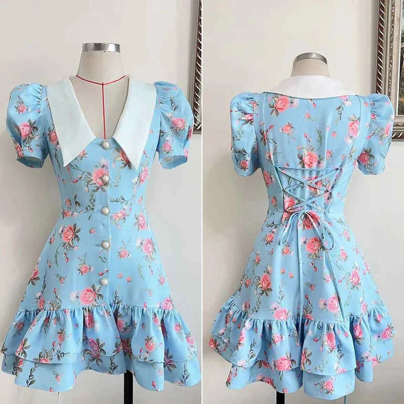 Robe courte à volants avec manches bouffantes