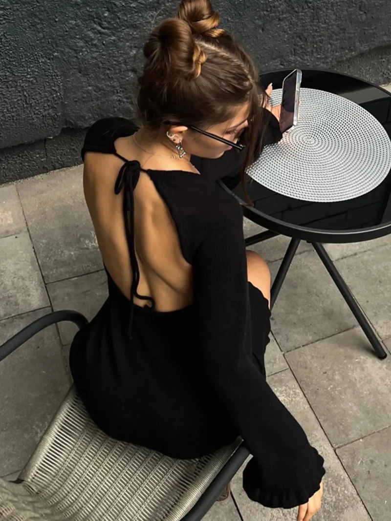 Robe pull en maille à manches longues et dos nu