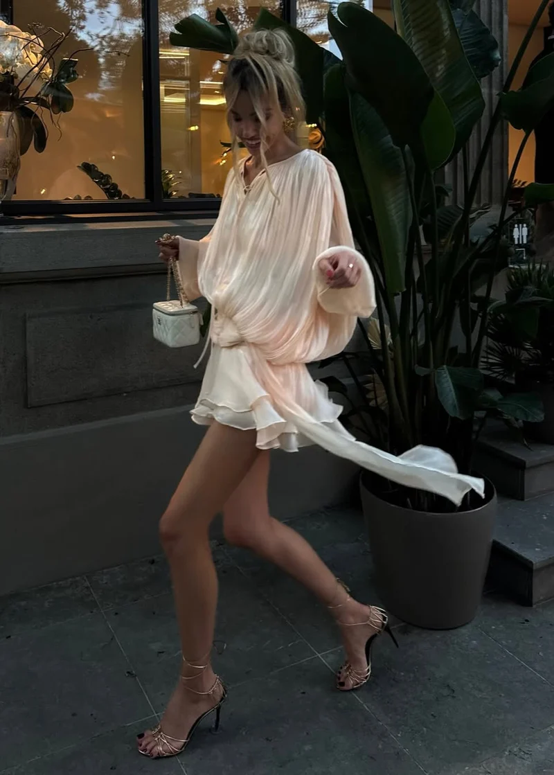 Robe mi-longue en satin champagne Estelle