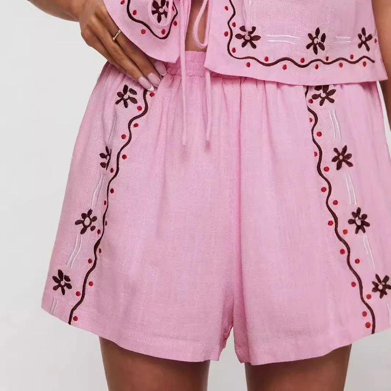 Ensemble d'été deux pièces pour femmes avec broderie florale